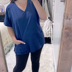 Vera Bradley purple RN/nurses scrub top size XLarge